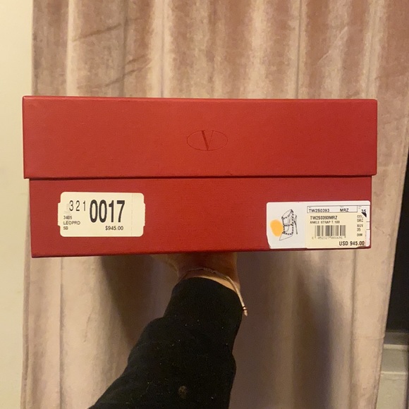 Valentino
Leopard-Print Rockstud Ankle-Strap Pumps - Picture 5 of 10